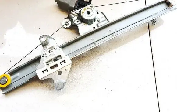 Nissan Leaf I (ZE0) Sliding door window regulator with motor 