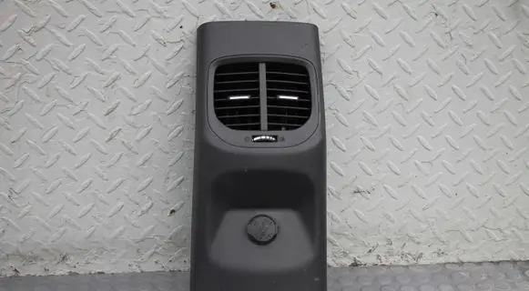 Rear air vent grill