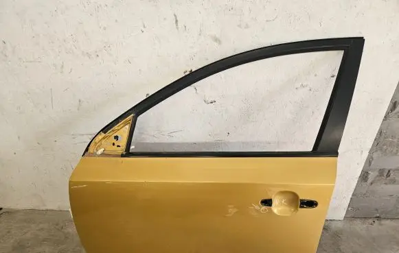 KIA Ceed Front door