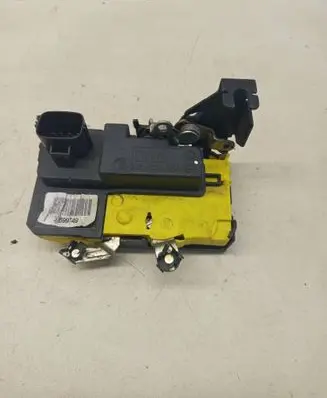 Volvo XC70 Front door lock 30699749