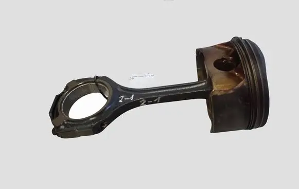 Mercedes-Benz E W212 Piston with connecting rod
