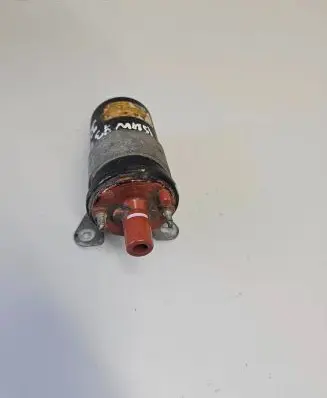 BMW 7 E32 High voltage ignition coil 0221118335