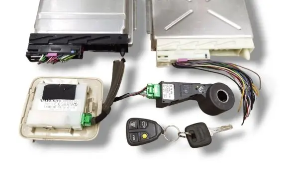 Volvo S60 Engine ECU kit and lock set 0261207666 08675155