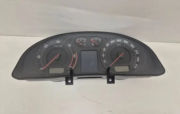 Skoda Superb B5 (3U) Speedometer (instrument cluster) 3U0920840A 110080115
