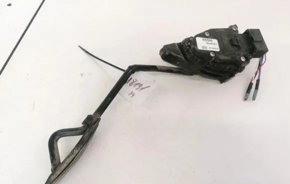 Nissan Almera Tino Accelerator throttle pedal 18002bu410 6PV00862004