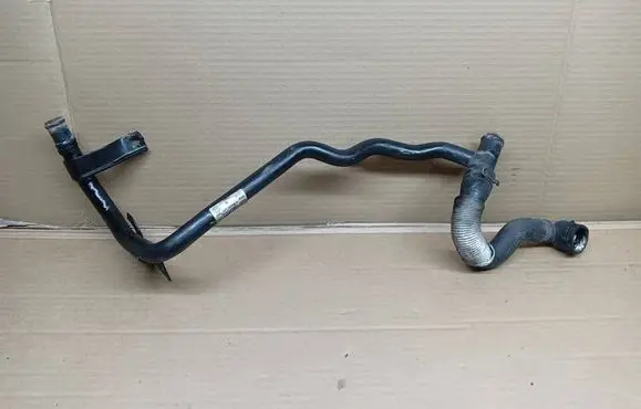Volkswagen PASSAT B8 Engine coolant pipe/hose 04L121065CR