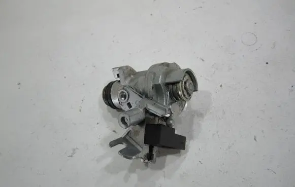 Audi A6 S6 C6 4F Tailgate exterior lock 8E0827573
