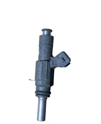 Audi A4 S4 B5 8D Fuel injector 06B133551B