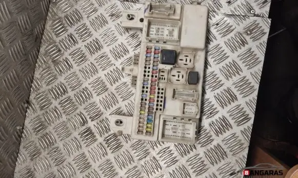 Volvo V50 Fuse module 8690719