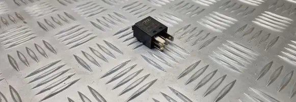 Audi A6 S6 C6 4F Other relay 8Z0951253