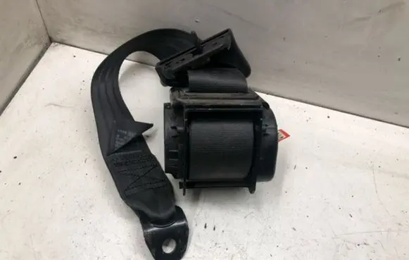 KIA Rio Rear seatbelt