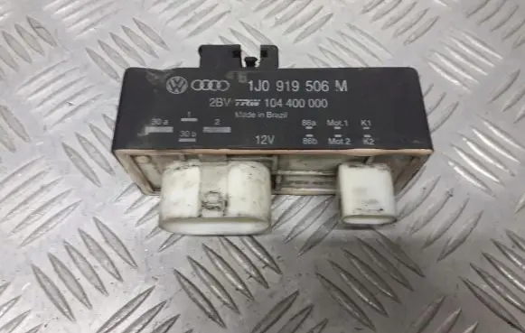 Volkswagen Fox Coolant fan relay 1J0919506M
