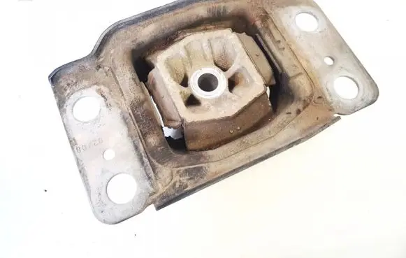 Volvo V70 Engine mount bracket 6g917m121ac 6g91-7m121-bc