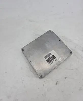 Toyota Avensis T250 Engine control unit/module 8966105C70 MB1758008681