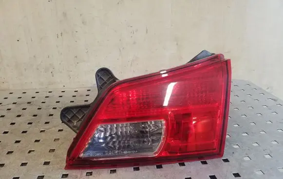 Subaru Outback Tailgate rear/tail lights 13220072