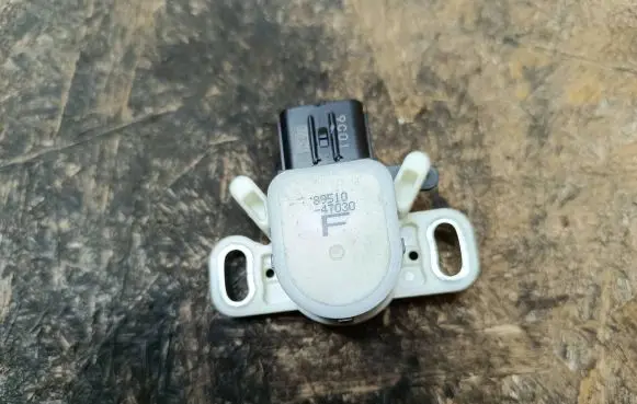 Toyota C-HR I Brake pedal sensor switch 8951047030