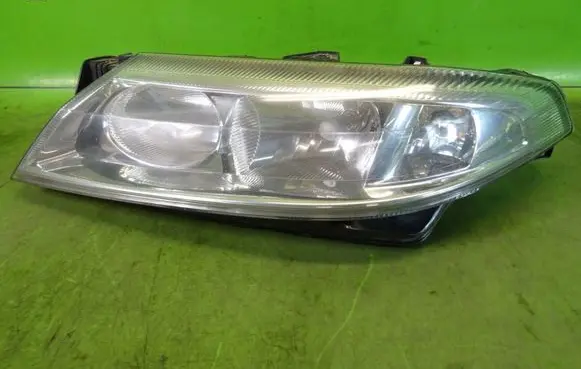 Renault Laguna I Headlight/headlamp 8200002845