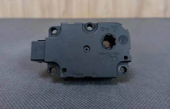 Mercedes-Benz B W246 W242 Air flap motor/actuator CZ1139300856 ZBAT0045D08