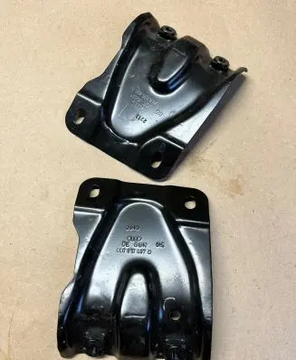 Audi Q7 4L Fender mounting bracket 4L0810498d 4l0810497d