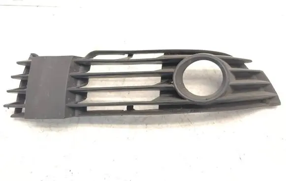 Volkswagen PASSAT B5.5 Front bumper lower grill 5321452