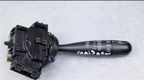 Toyota Yaris Wiper control stalk 173647