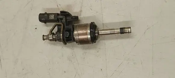 Volkswagen Taigo Fuel injector 0261500443