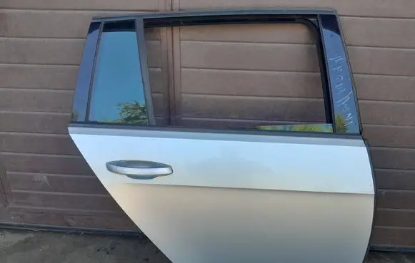 Volkswagen Golf VII Rear door