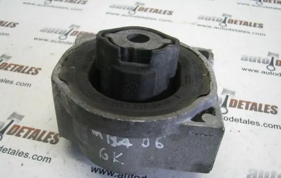 Mercedes-Benz A W169 Engine mount bracket A1692401018