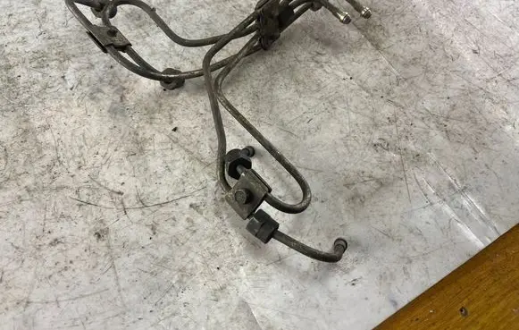 Mitsubishi Pajero Sport I Fuel injector supply line/pipe 