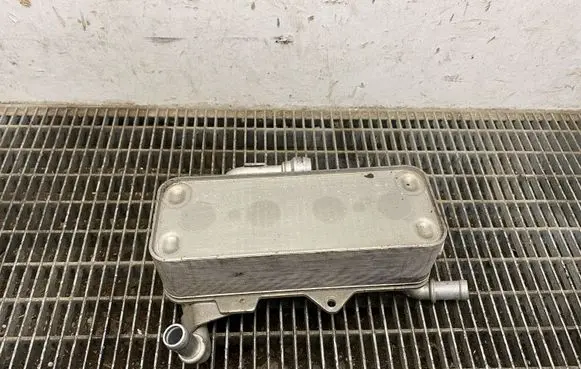 Audi A8 S8 D4 4H Engine oil radiator 4H0317021H Y4696001