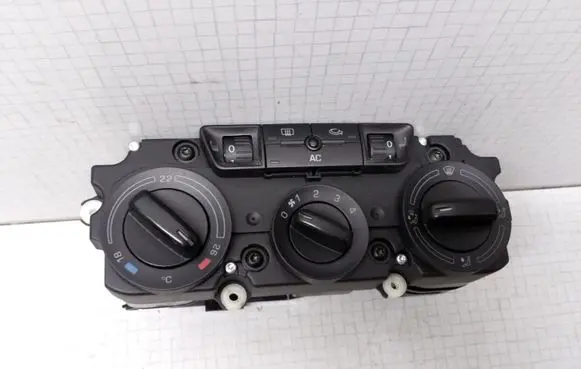 Skoda Octavia Mk2 (1Z) Climate control unit
