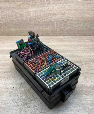 Daewoo Nubira Fuse module 96312620 96584119 0K20SSPV1
