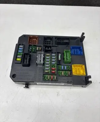 Peugeot 508 Fuse module 9665547580 BSIQ0400 S180121004G