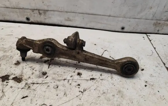 Audi A4 S4 B5 8D Front lower control arm/wishbone 4D0407155P
