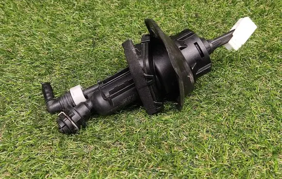 Ford Focus C-MAX Clutch master cylinder 3M517A543BD