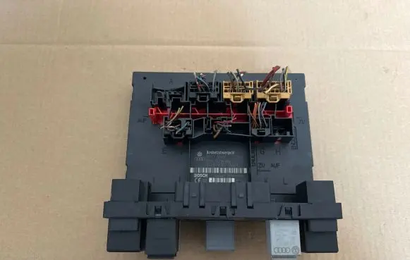 Volkswagen Touran I Comfort/convenience module 3C8937049D H54S2602 F005V00744