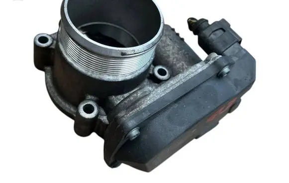 Audi Q3 8U Throttle valve 06F133062Q A2C53390403