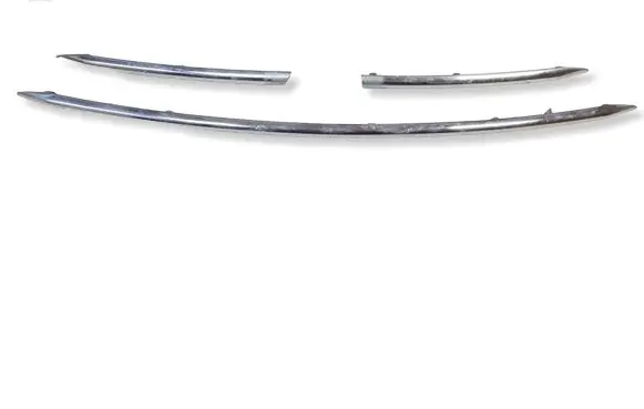 Suzuki Grand Vitara I Front bumper upper radiator grill 