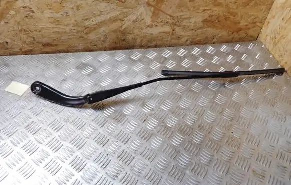 BMW 1 F20 F21 Front wiper blade arm 9465063