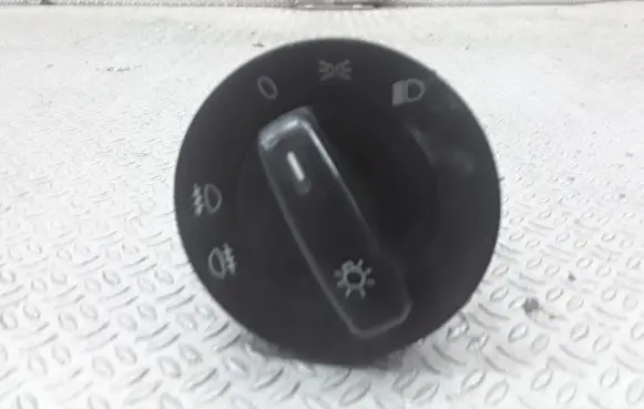 Volkswagen Touran I Light switch