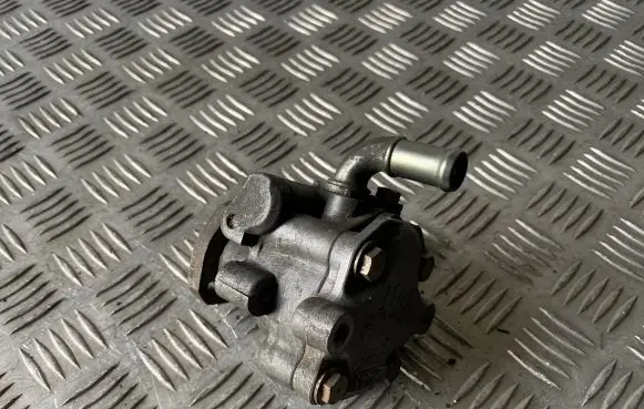 Volkswagen Golf IV Power steering pump 1J0422154A