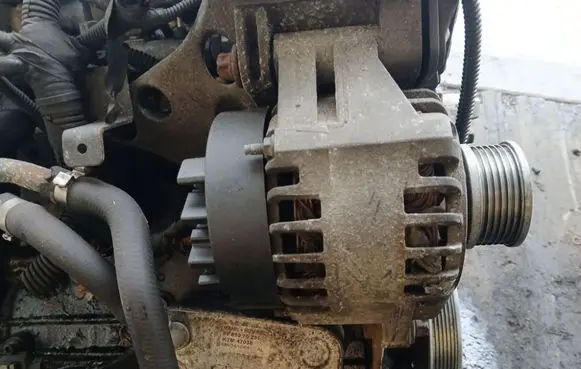 Opel Zafira B Generator/alternator DENSO
