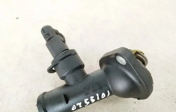 Volkswagen PASSAT B6 Thermostat housing 03g121121d