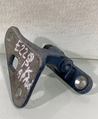 Mercedes-Benz E W211 Front door lower hinge 