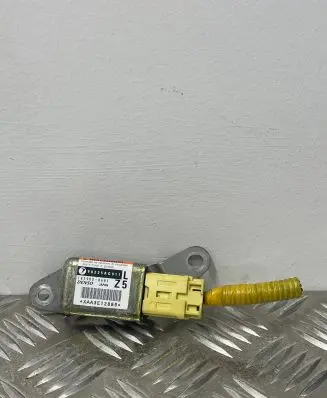 Subaru Legacy Airbag deployment crash/impact sensor 1879000681