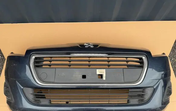 Peugeot 5008 Front bumper AA36716377