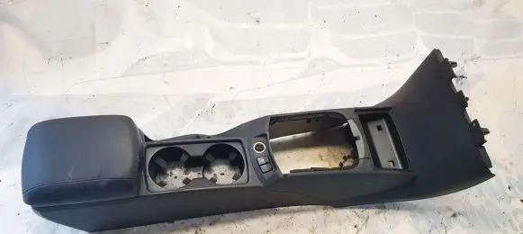 Volvo V50 Armrest 8687408