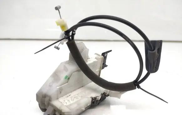 Citroen C3 Front door lock 732308