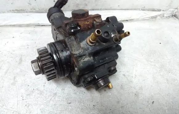 Opel Vivaro Fuel injection high pressure pump H8200912103 0445010234 3201718