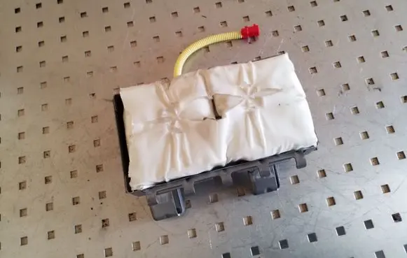 Mitsubishi L200 Side airbag 
